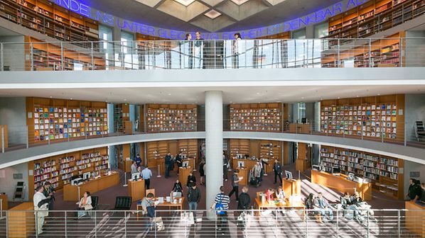 Lesesaal der Bibliothek des Deutschen Bundestages